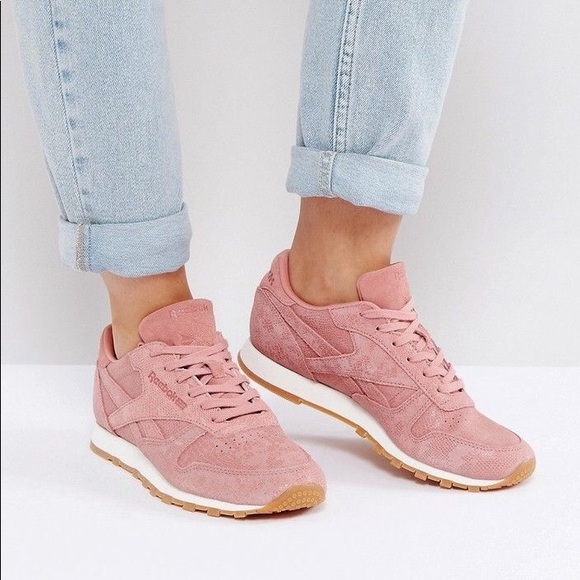 Reebok Shoes - NEW💖Reebok Classic Leather Sneaker